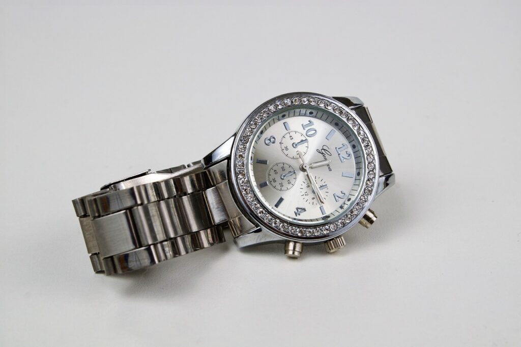 Expert Reviews: The Pros And Cons Of Different Mens Wrist Watches