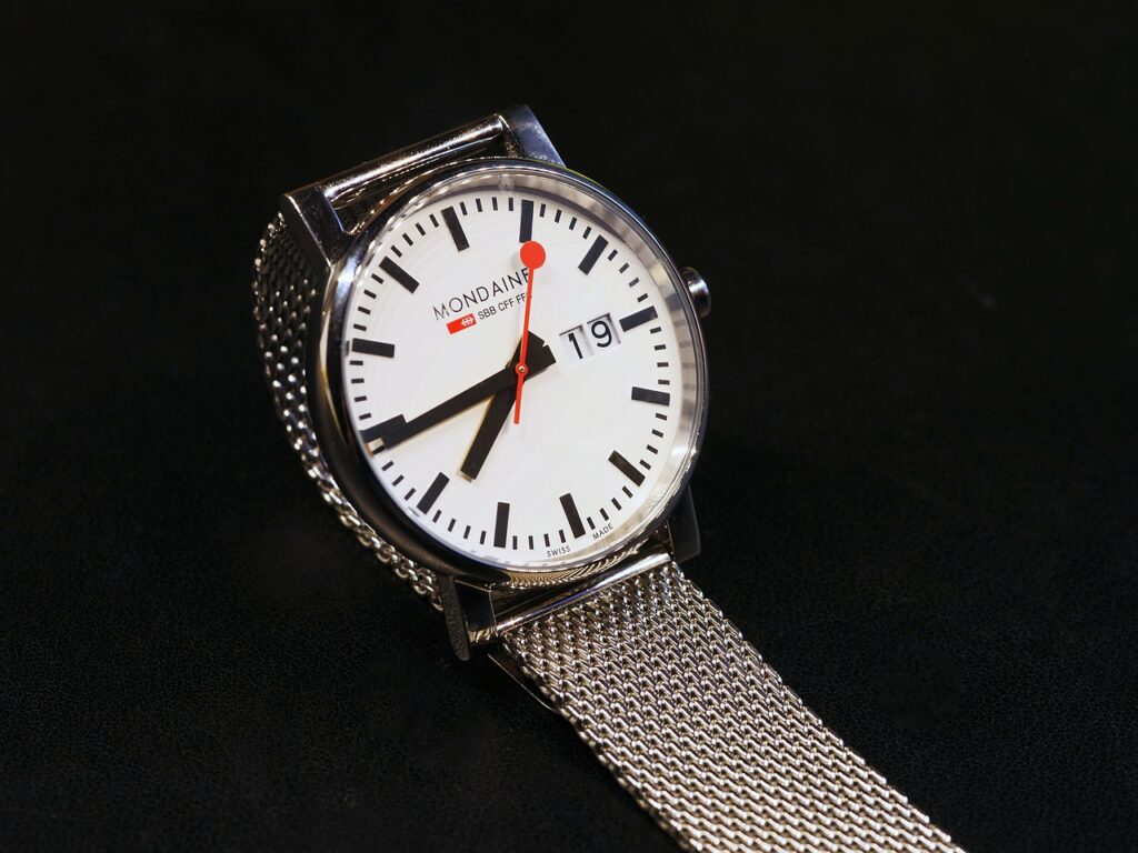 The Science Behind Mens Wrist Watch Movements